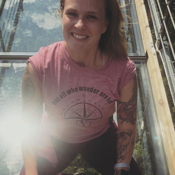 Meet your Posher, Laura - Picture 1 of 1